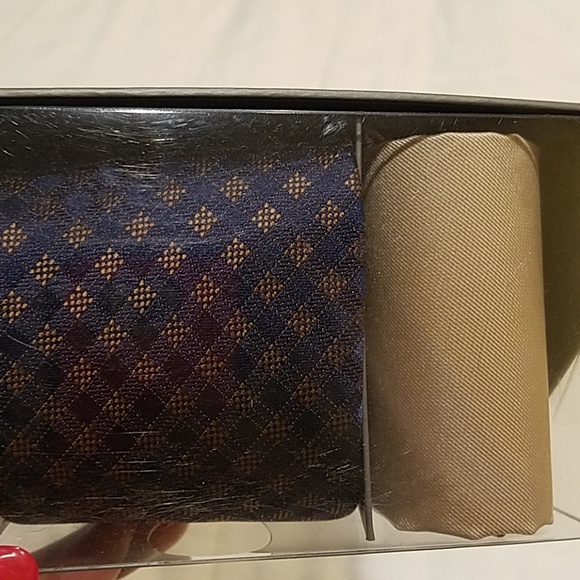 🥀(NWT) Michael Kors Necktie set - Picture 4 of 6